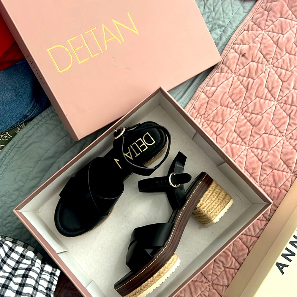 DELTAN BLACK WEDGES